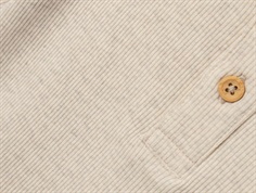 Halsåbning med knaplukning på beige meleret T-shirt fra Name it 13203743 peyote melange